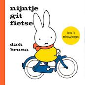 nijntje git fietse ien 't nimweegs - Dick Bruna (ISBN 9789056153991)
