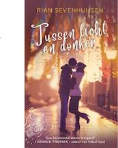 Tussen Licht en Donker - Rian Sevenhuijsen (ISBN 9789492507273)