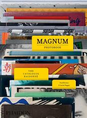 The Magnum Photobook A Catalogue Raisonne - (ISBN 9780714872117)