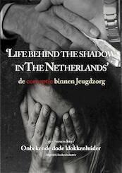 Life behind the shadow in The Netherlands - Onbekende dode Klokkenluider (ISBN 9789492046239)