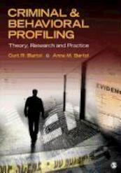 Criminal & Behavioral Profiling - Curtis R. Bartol, Anne M. Bartol (ISBN 9781412983082)