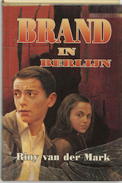 Brand in Berlijn - R. van der Mark (ISBN 9789033118272)