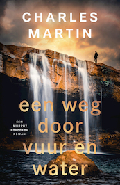 Een weg door vuur en water - Charles Martin (ISBN 9789029732222)