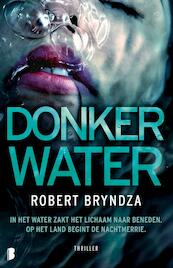 Donker water - Robert Bryndza (ISBN 9789022585115)