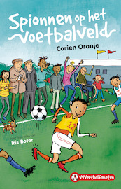Spionnen op het voetbalveld - Corien Oranje (ISBN 9789085434788)