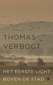 Het eerste licht boven de stad - Thomas Verbogt (ISBN 9789023485339)