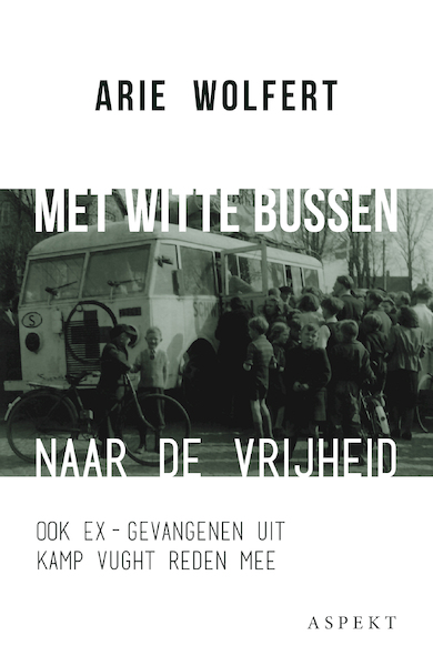 met witte bussen naar de vrijheid - Arie Wolfert (ISBN 9789463383776)