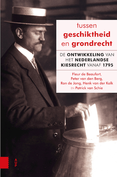 Tussen geschiktheid en grondrecht - Fleur de Beaufort, Peter van den Berg, Ron de Jong, Henk van der Kolk, Patrick van Schie (ISBN 9789048537655)
