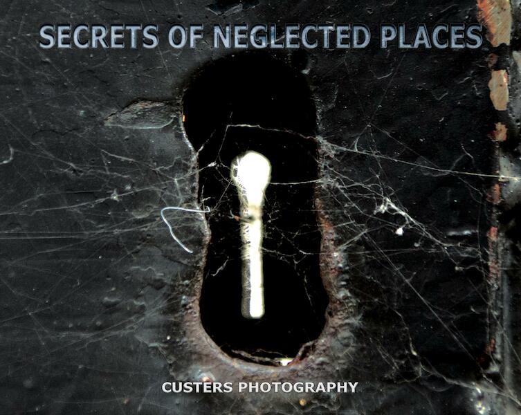 Secrets of neglected places - Yoerie Custers (ISBN 9789463455220)