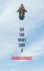 Een god waakt over je (e-Book) - Sandro Veronesi (ISBN 9789044632736)