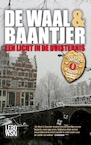 Een licht in de duisternis - Simon de Waal, Ab Baantjer (ISBN 9789048851720)